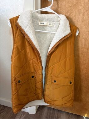 BKE Quilted Sherpa Vest - Mustard Brown